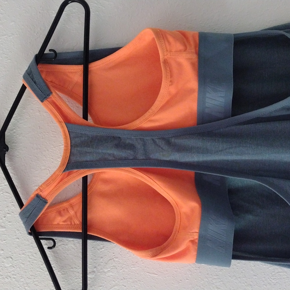 Woman's Nike running top size medium